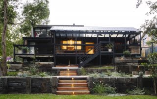 Tiered backyard on a luxurious city block